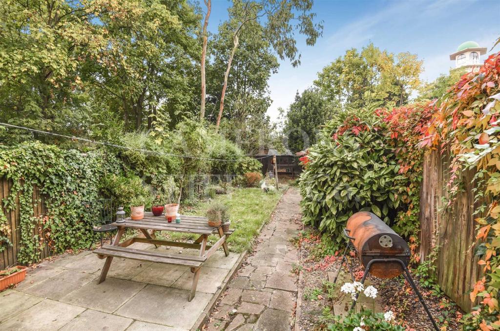 St Pauls Avenue, Willesden Green 1 bed apartment £465,000