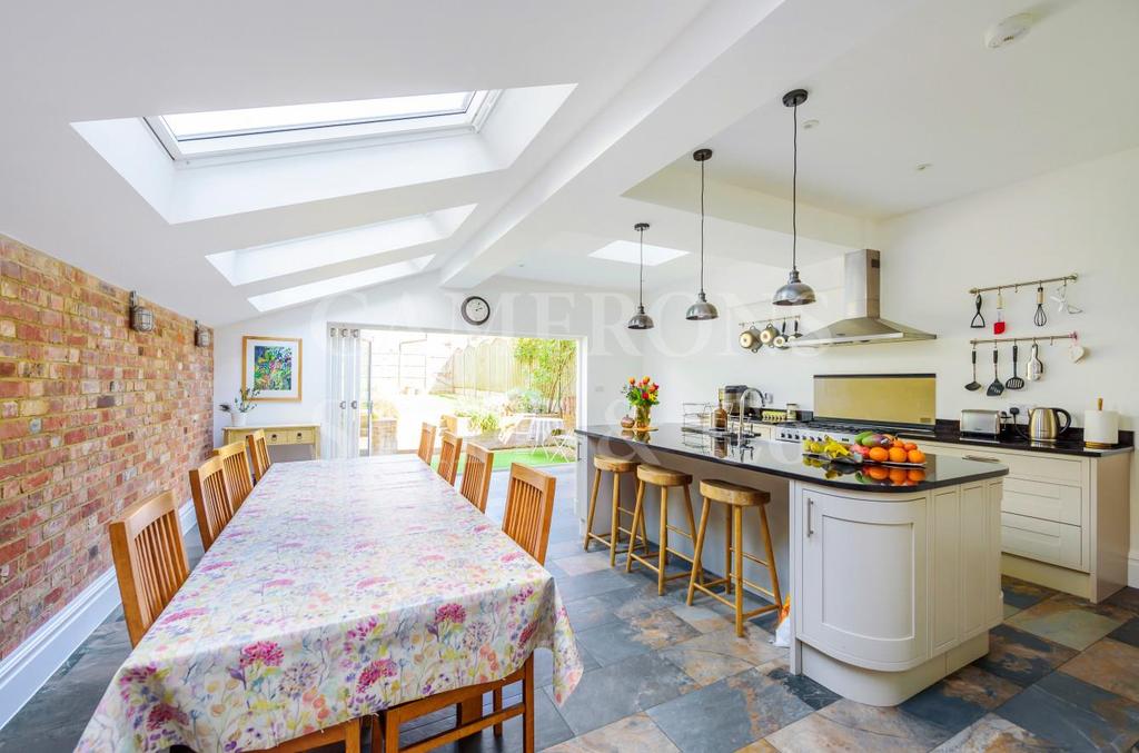 Gratton Terrace, London, NW2 4 bed terraced house £3,500 pcm (£808 pw)