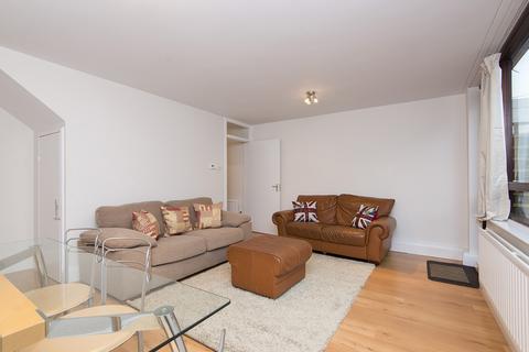 3 bedroom apartment to rent - Bowstead Court, SW11