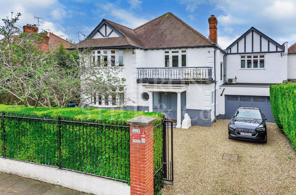 Christchurch Avenue, London NW6 6 bed detached house £12,502 pcm (£
