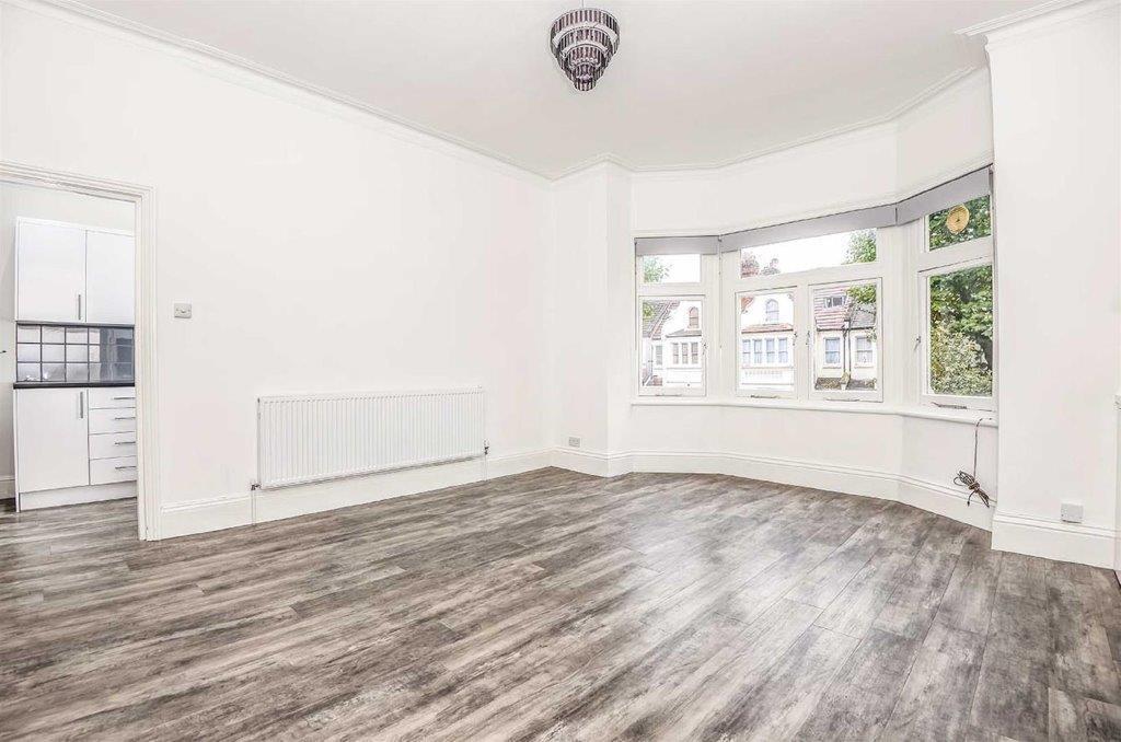 Blenheim Gardens, Willesden Green, NW2 2 bed flat £1,950 pcm (£450 pw)