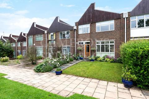 4 bedroom terraced house for sale, St Hildas Close, Brondesbury Park, NW6