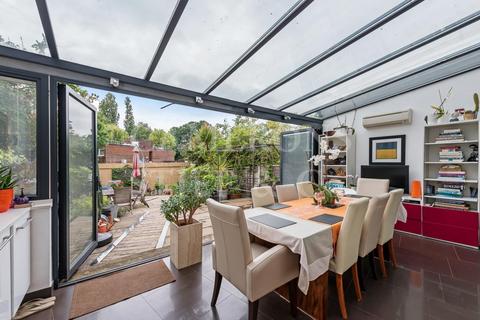 4 bedroom terraced house for sale, St Hildas Close, Brondesbury Park, NW6
