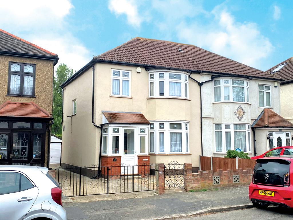 123 Hillcrest Road, Hornchurch 3 bed semidetached house £410,000