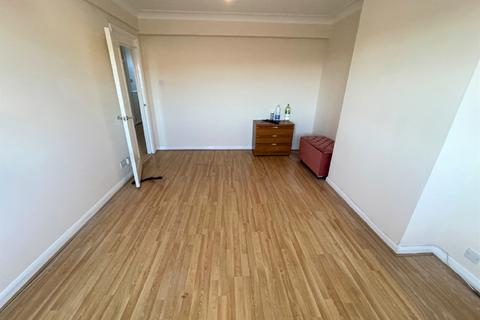 89 Monarch Parade, Mitcham, CR4 3HB