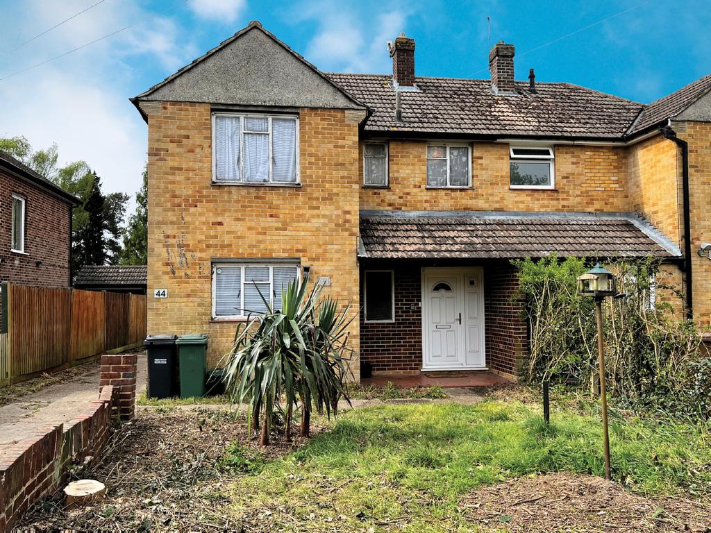 44 Park Avenue, Redhill, Surrey 3 bed semidetached house £275,000