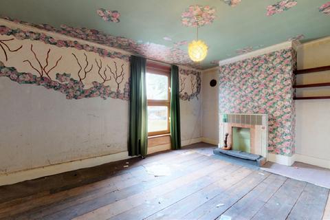 6 Waverley Road, London, SE18 7TN