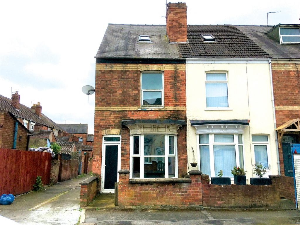 3 Darwin Street, Gainsborough 2 bed end of terrace house £10,000