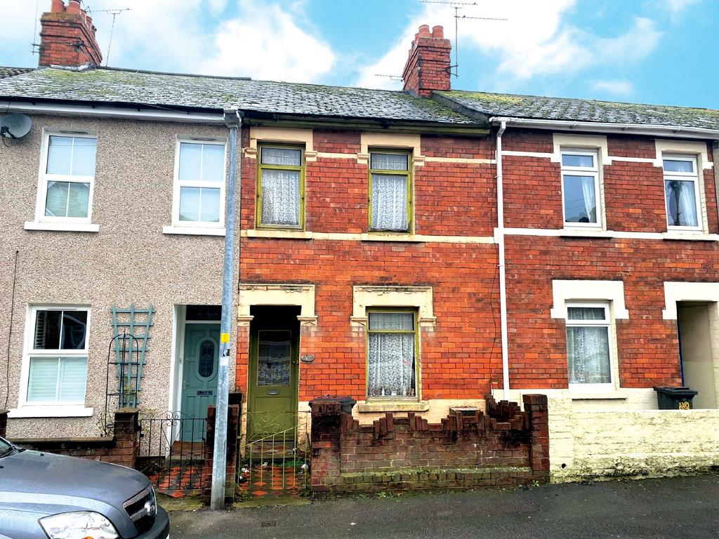 118 Redcliffe Street, Swindon, Wiltshire 2 bed terraced house £60,000