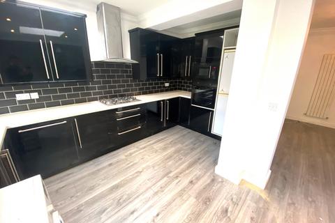 3 bedroom terraced house to rent, Morrab Gardens, Ilford IG3