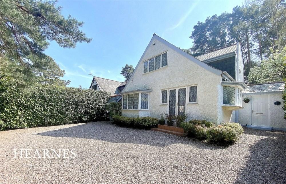 Queens Park Avenue, Queens Park, Bournemouth, BH8 3 bed detached house