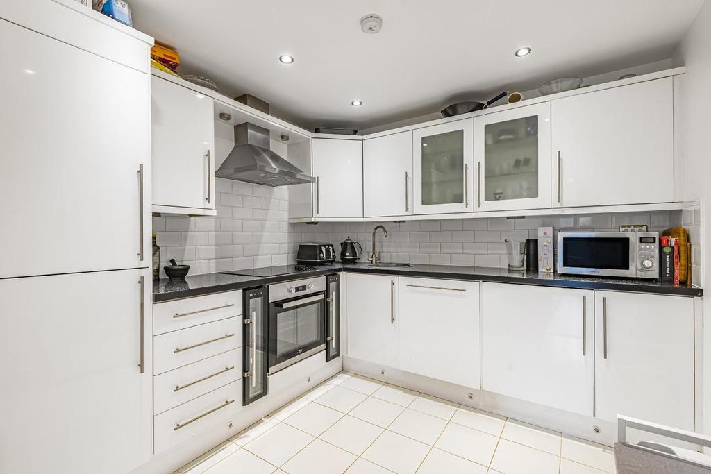 Foxgrove Avenue, Beckenham 2 bed flat £399,995