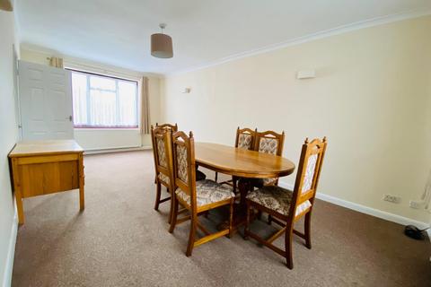 4 bedroom end of terrace house to rent, Bond Street Englefield Green, Surrey, TW20 0PX