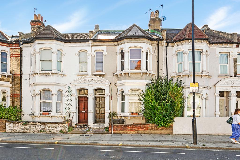 Dawes Road, Fulham, London, SW6 3 bed £700,000