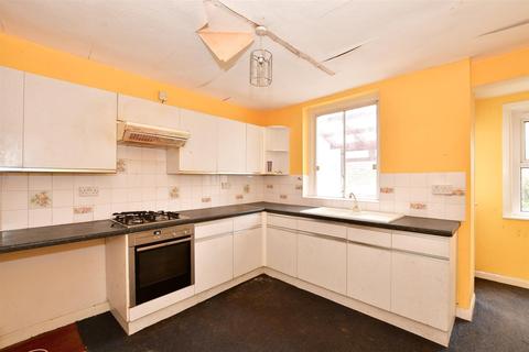 35 Bradstone Avenue, Folkestone, CT19 5AG