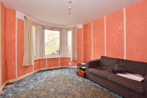 35 Bradstone Avenue, Folkestone, CT19 5AG
