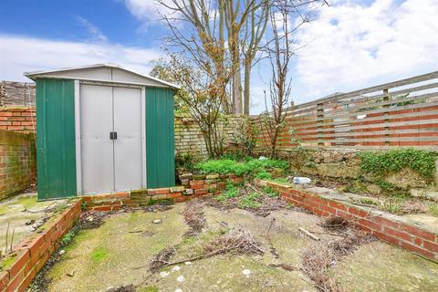 35 Bradstone Avenue, Folkestone, CT19 5AG