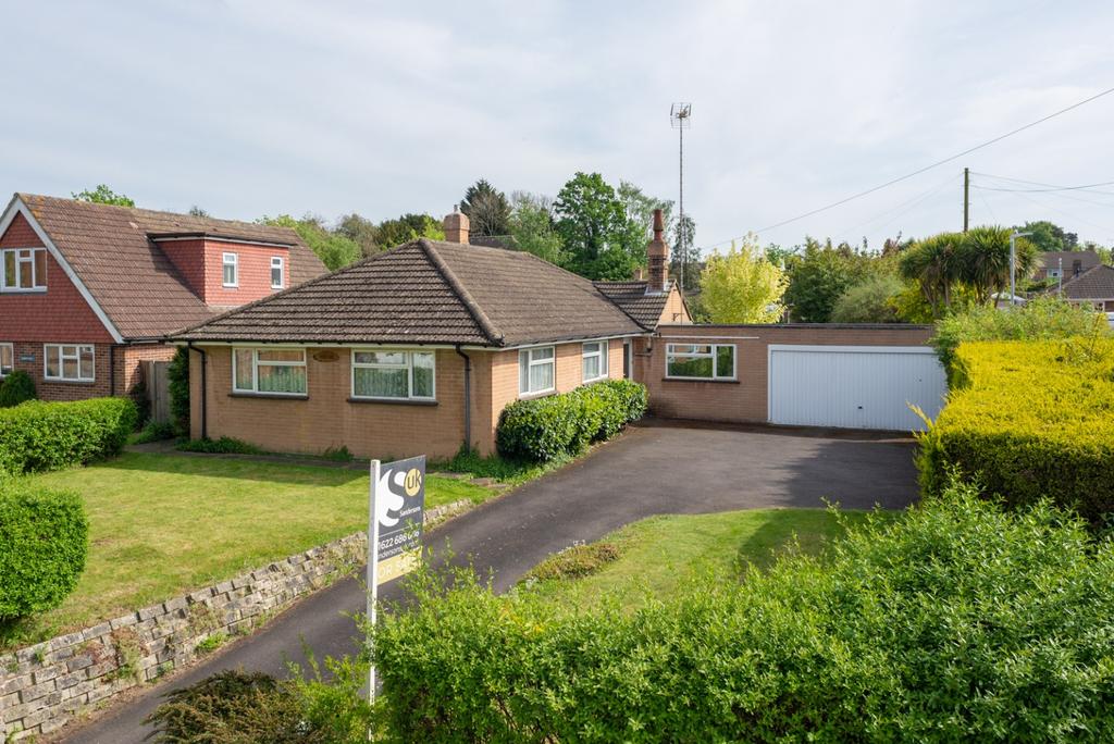School Lane, Willington, Maidstone 4 bed detached bungalow £450,000