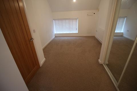 3 bedroom flat to rent, Lawrence Road, Biggleswade, SG18