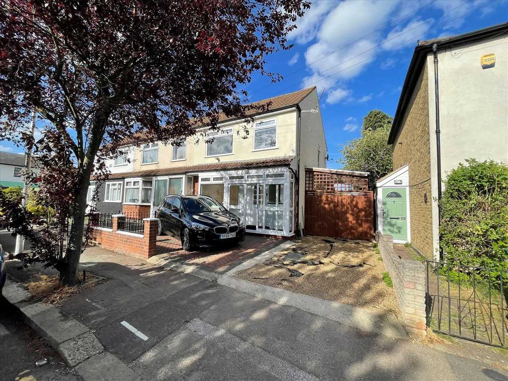Shakespeare Road, Romford, romford 3 bed end of terrace house £1,600