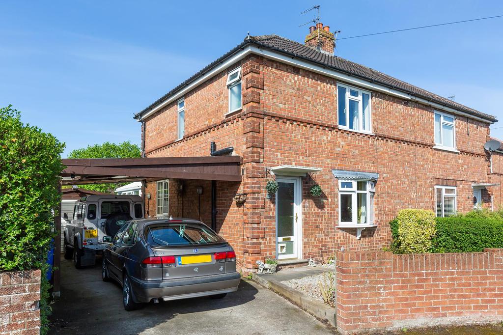33 Westfield Road, Market Weighton... 3 bed semidetached house £220,000