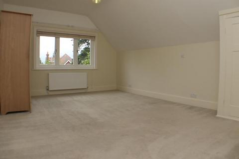2 bedroom flat to rent, Harpenden Road, St Albans, AL3