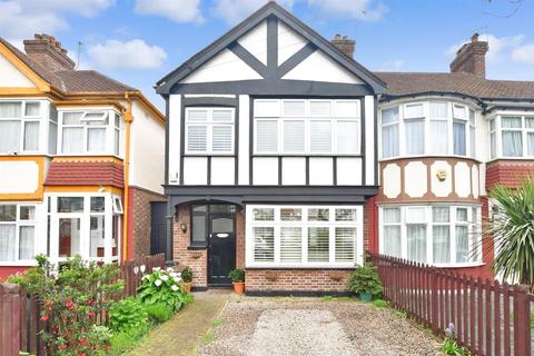 123 Cherrydown Avenue, London, E4 8DX