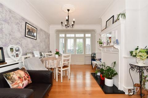 123 Cherrydown Avenue, London, E4 8DX