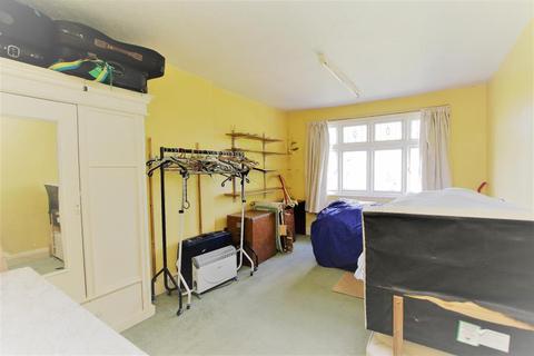 2 Shaftesbury Avenue, Kenton, Harrow, HA3 0QX