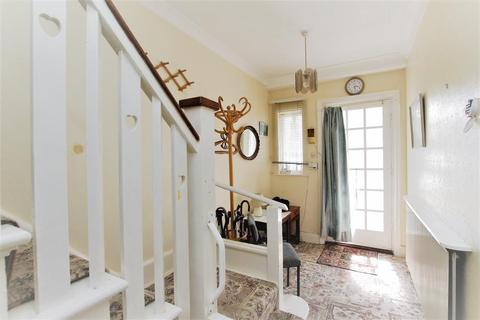 2 Shaftesbury Avenue, Kenton, Harrow, HA3 0QX