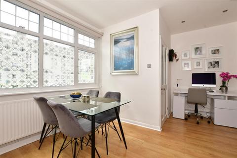 41 Lower Road, Kenley, CR8 5NH