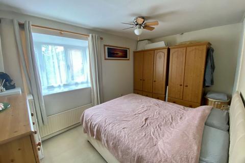 64 Dore Close, Northampton, NN3 8NJ