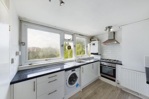 3 bedroom flat to rent - Pendlebury House, Master Gunner Place, London, SE18