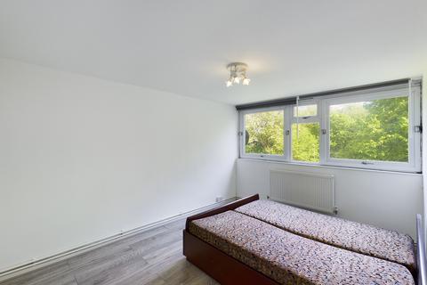 3 bedroom flat to rent - Pendlebury House, Master Gunner Place, London, SE18