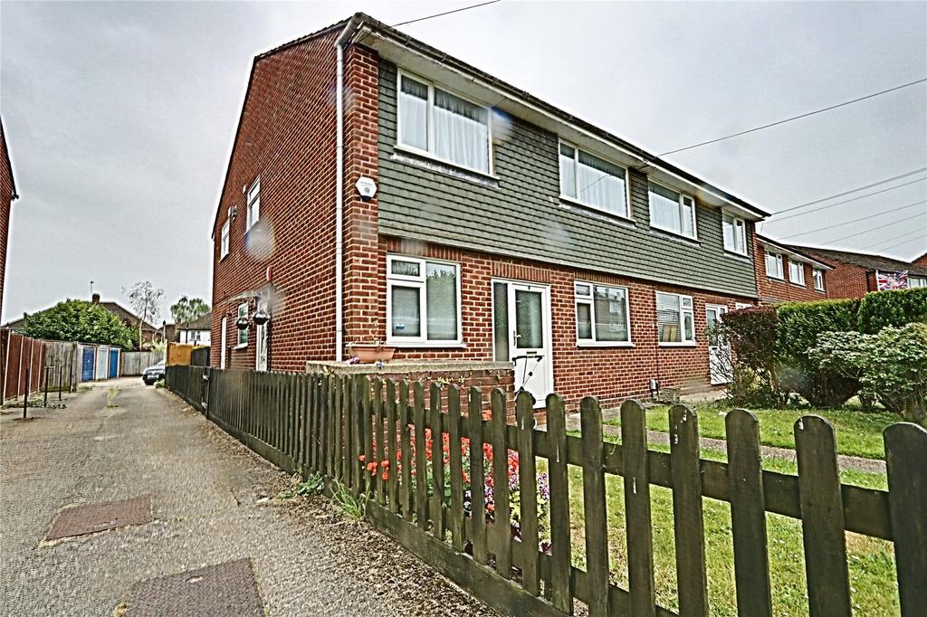 Crosier Road, Ickenham, UB10 2 bed £1,400 pcm (£323 pw)