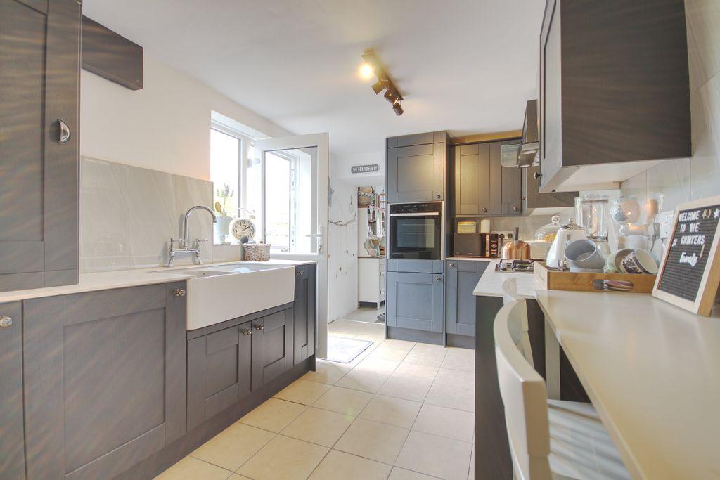 Richmond Street, Barnstaple EX32 7DP 4 bed terraced house £220,000