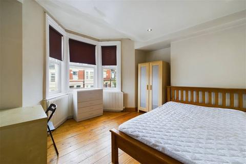 6 bedroom maisonette to rent, Grosvenor Gardens, Jesmond, Newcastle Upon Tyne