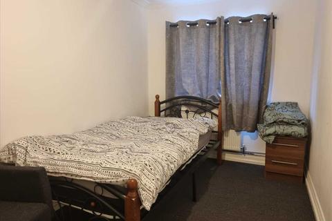 5 bedroom end of terrace house to rent - Walsh Crescent, South Addington, Croydon