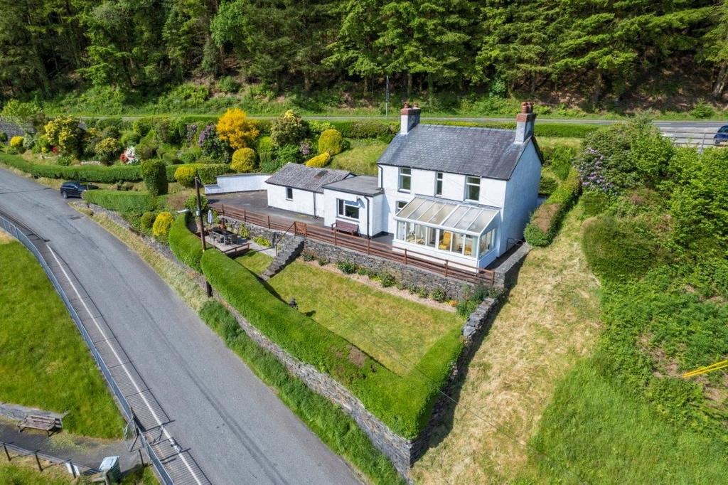 Gwelafon, Dinas Mawddwy, SY20 9LL 4 bed detached house for sale £325,000