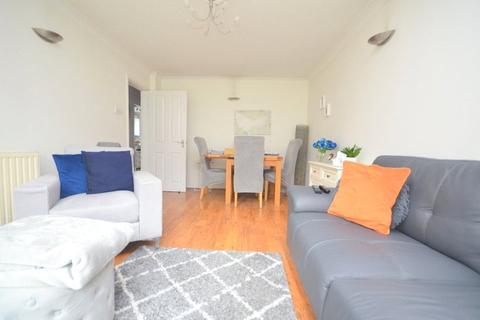 2 bedroom apartment to rent - Chaplaincy Gardens, Hornchurch, Essex, RM11