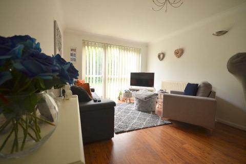 2 bedroom apartment to rent - Chaplaincy Gardens, Hornchurch, Essex, RM11