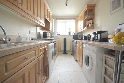 2 bedroom apartment to rent, Chaplaincy Gardens, Hornchurch, Essex, RM11