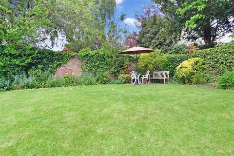 1 bedroom flat for sale - Linden Chase, Uckfield, East Sussex