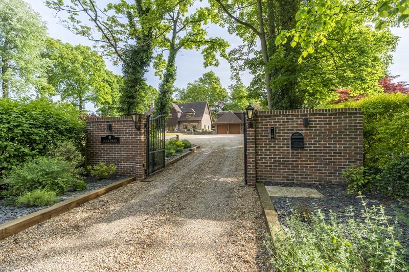 Salterns Lane, Bursledon, Southampton, Hampshire. SO31 8DH 5 bed