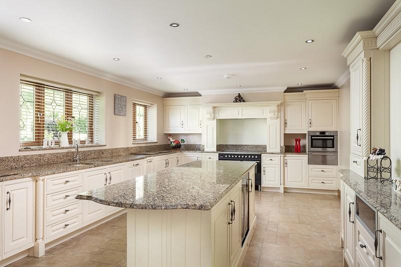 Salterns Lane, Bursledon, Southampton, Hampshire. SO31 8DH 5 bed