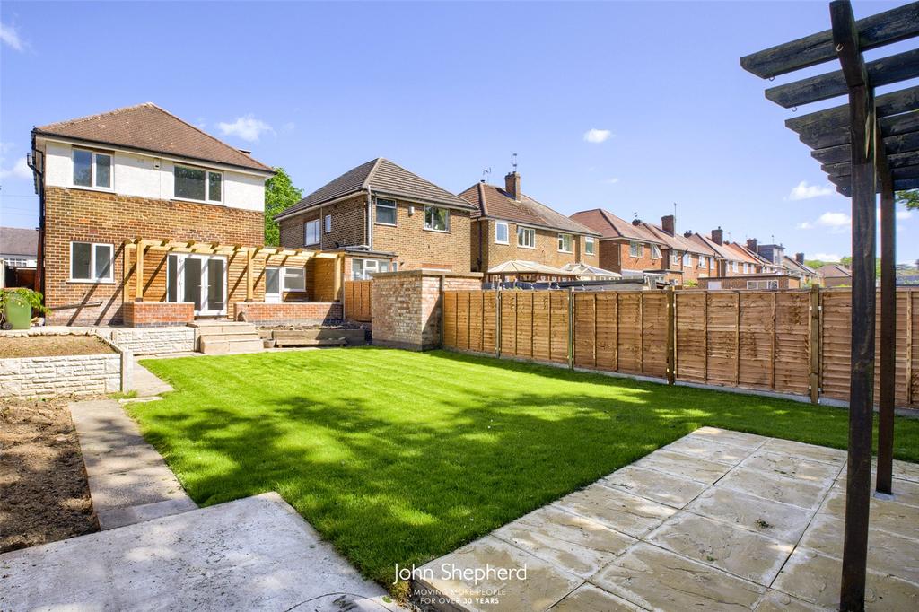 Broom Leys Road, Coalville, LE67 4 bed link detached house £300,000