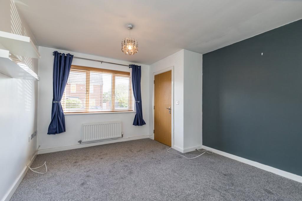 Kelbrook Grove, 2 bed terraced house £695 pcm (£160 pw)