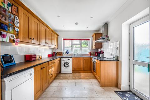 1 Bryan Close, Sunbury-on-thames, TW16 7UA
