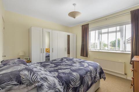 1 Bryan Close, Sunbury-on-thames, TW16 7UA