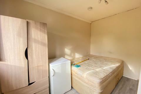 8 bedroom detached house to rent - Carrington Road, Hp12